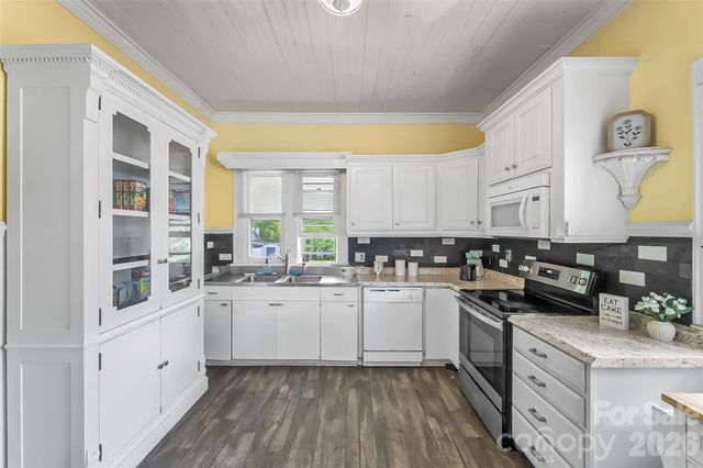 137 12th Street NW, Hickory, NC 28601
