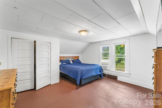 137 12th Street NW, Hickory, NC 28601