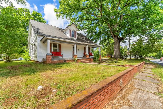 137 12th Street NW, Hickory, NC 28601