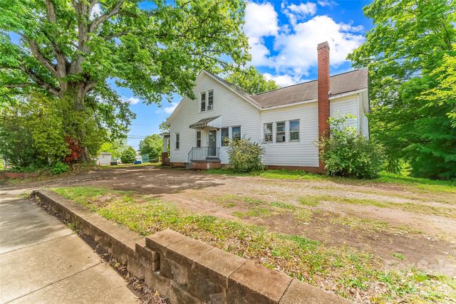 137 12th Street NW, Hickory, NC 28601