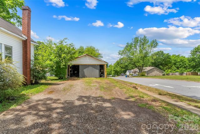 137 12th Street NW, Hickory, NC 28601