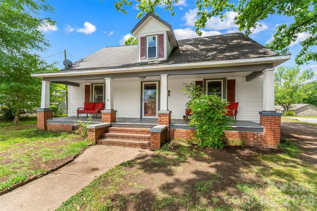 137 12th Street NW, Hickory, NC 28601