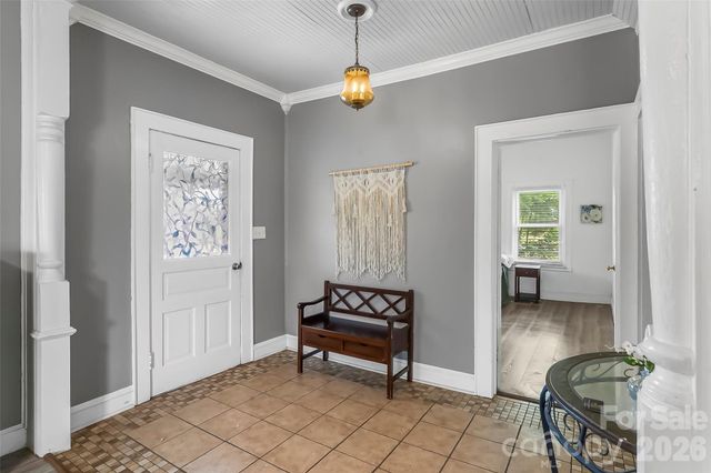 137 12th Street NW, Hickory, NC 28601