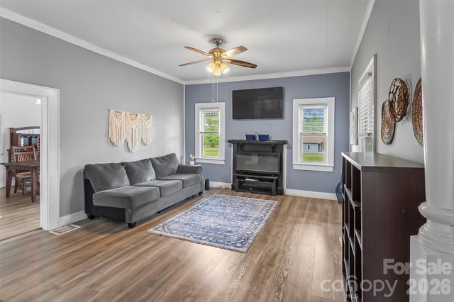 137 12th Street NW, Hickory, NC 28601