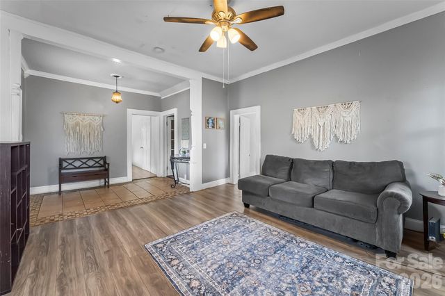 137 12th Street NW, Hickory, NC 28601