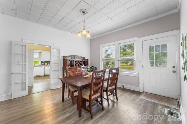137 12th Street NW, Hickory, NC 28601
