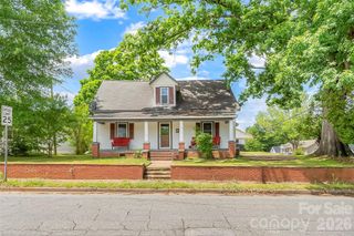 137 12th Street NW, Hickory, NC 28601