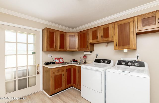 3519 Chenoweth Run Rd, Louisville, KY 40299