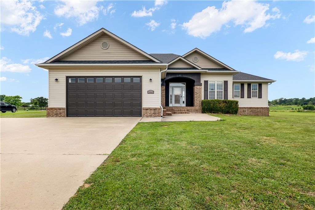 13449 Loyle Lane, Gravette, AR 72736