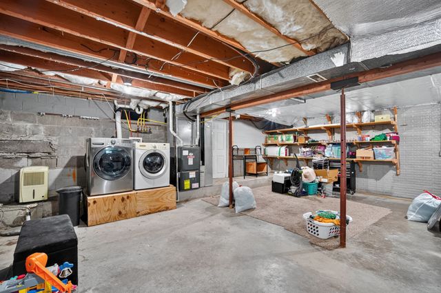 314 N Washington Avenue, Lacona, IA 50139