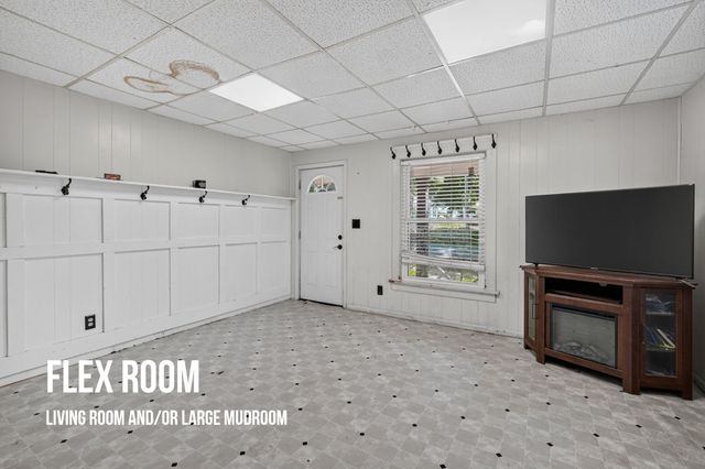 314 N Washington Avenue, Lacona, IA 50139
