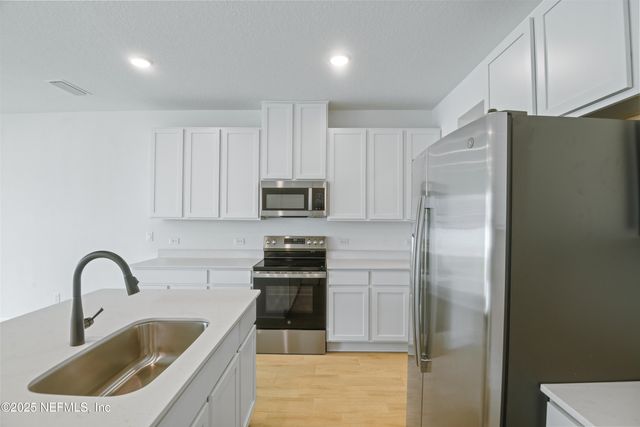 6025 ORACLE Court, Jacksonville, FL 32205