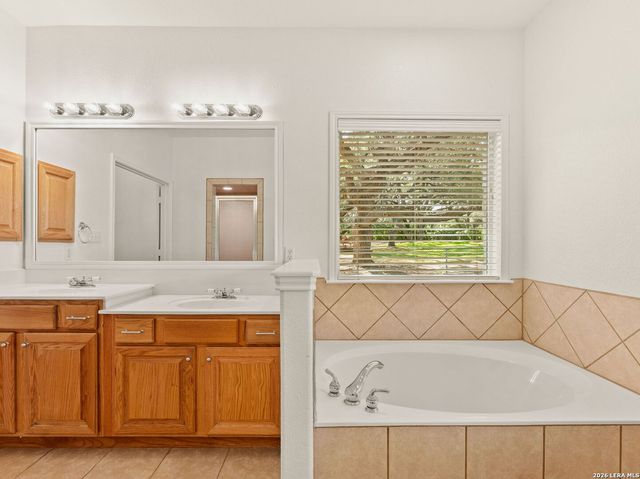 8727 Paseo Oaks, San Antonio, TX 78255