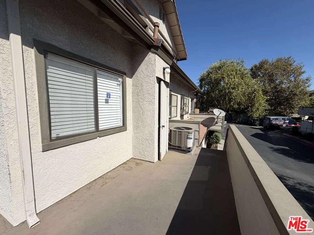 68 Maegan Place 4, Thousand Oaks, CA 91362 — photo 5