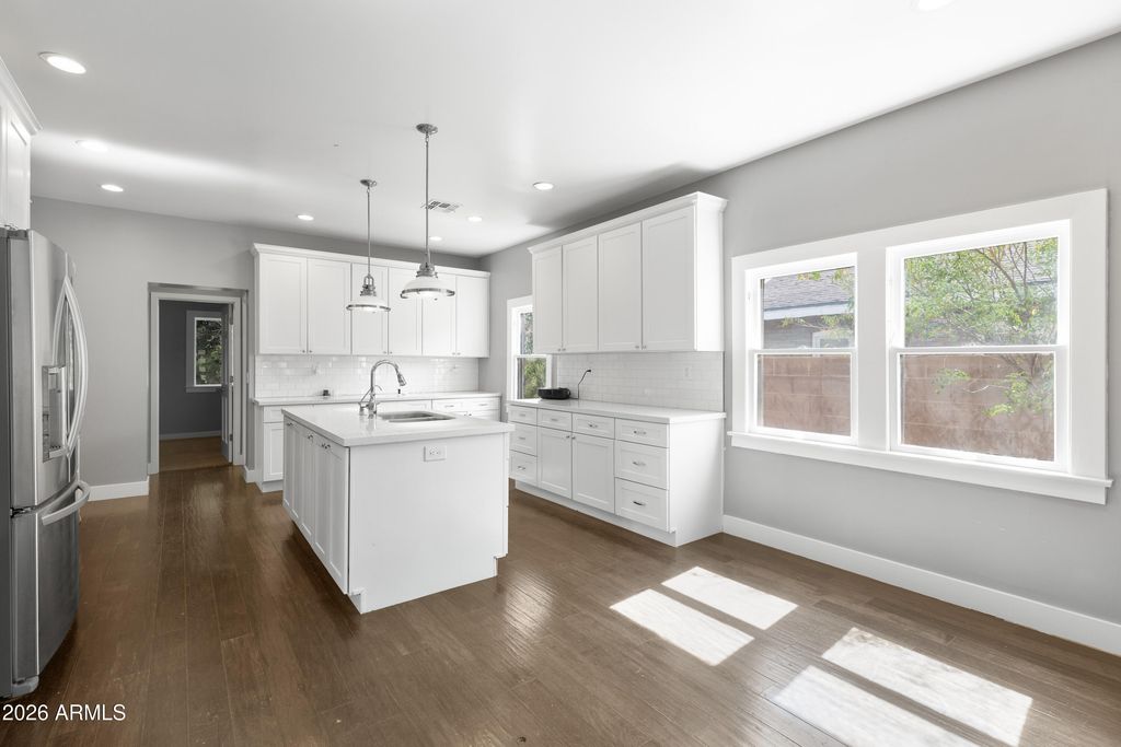 Image 10 of property listing at 1209 E MORELAND Street, Phoenix, AZ 85006