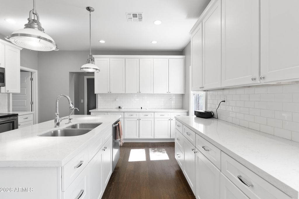 Image 12 of property listing at 1209 E MORELAND Street, Phoenix, AZ 85006