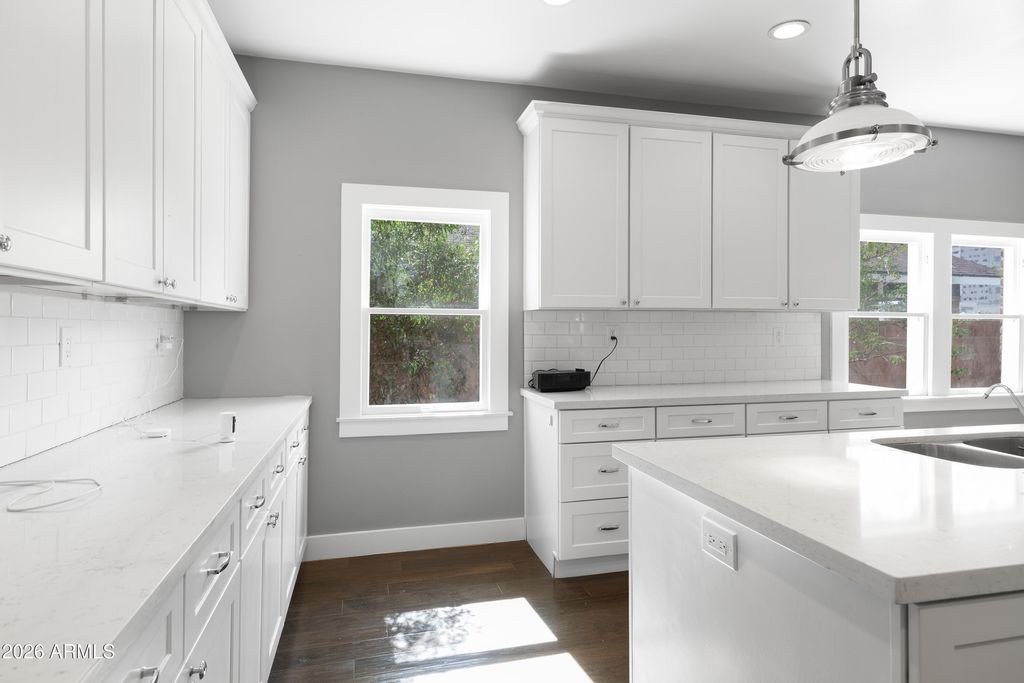 Image 13 of property listing at 1209 E MORELAND Street, Phoenix, AZ 85006