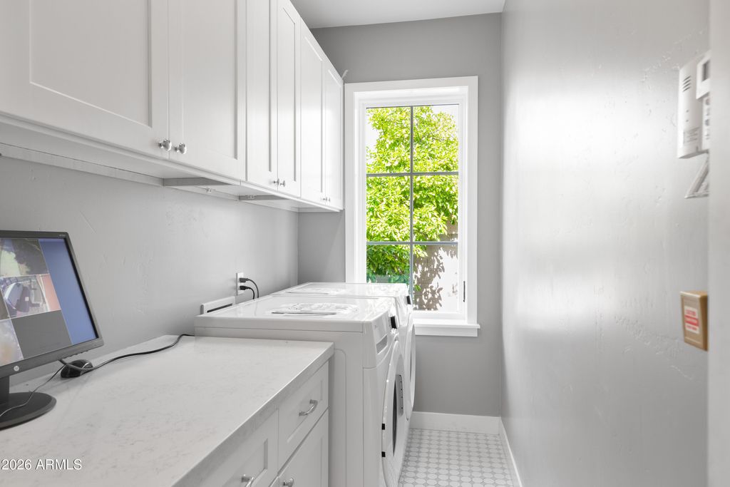 Image 15 of property listing at 1209 E MORELAND Street, Phoenix, AZ 85006