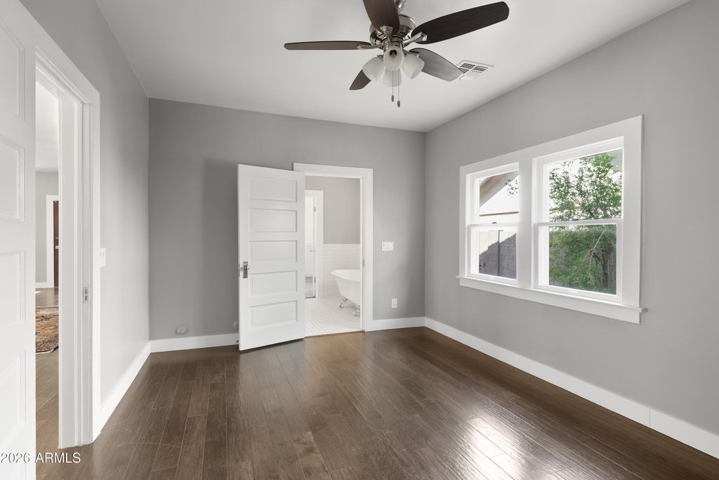 Image 18 of property listing at 1209 E MORELAND Street, Phoenix, AZ 85006