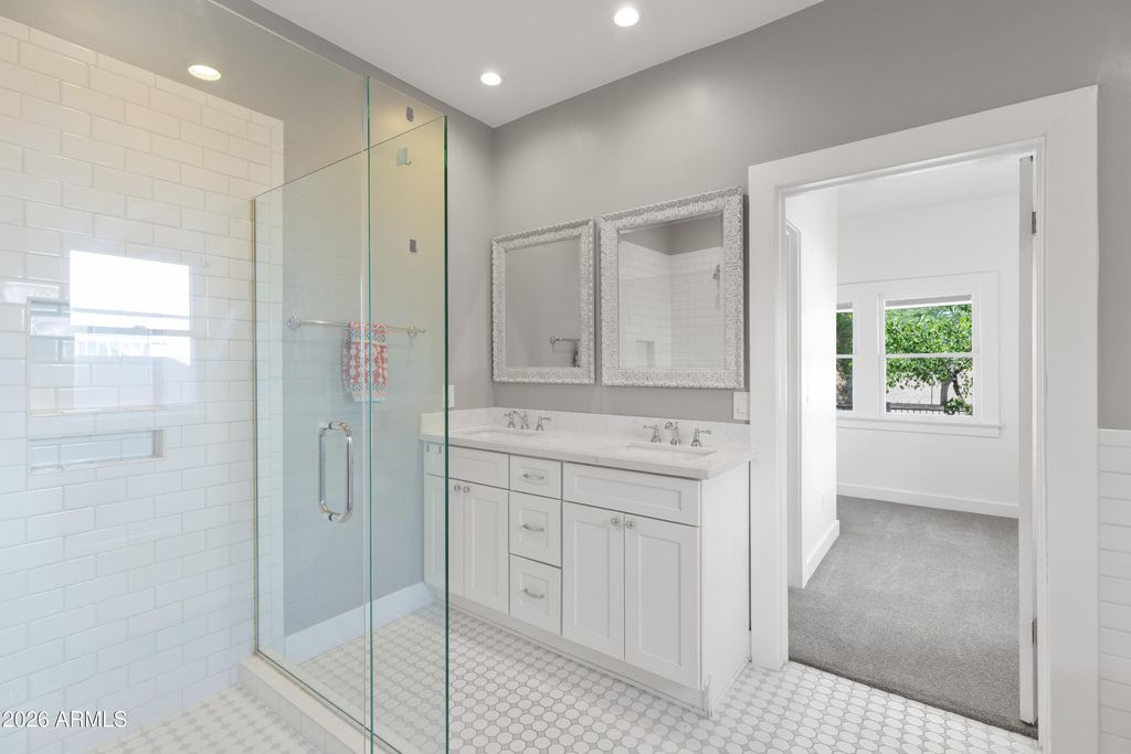 Image 19 of property listing at 1209 E MORELAND Street, Phoenix, AZ 85006