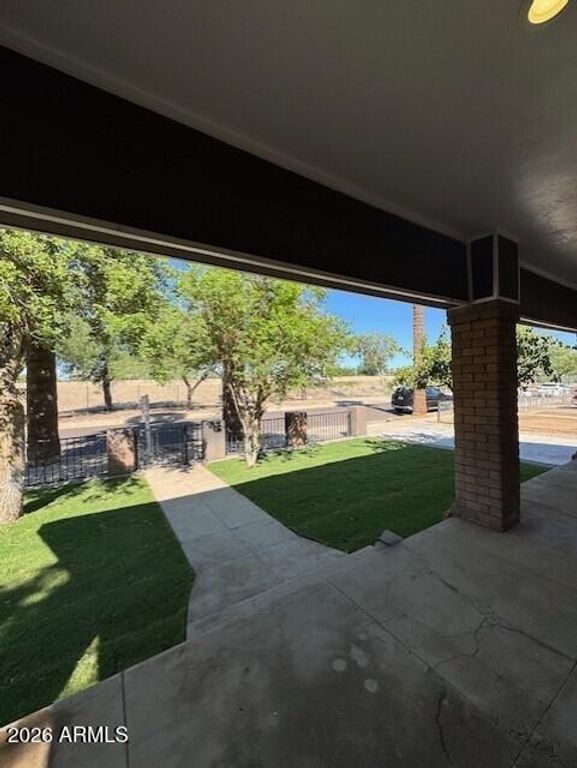Image 2 of property listing at 1209 E MORELAND Street, Phoenix, AZ 85006