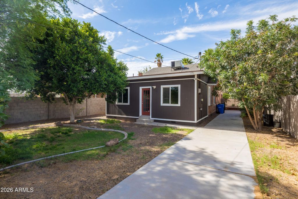 Image 28 of property listing at 1209 E MORELAND Street, Phoenix, AZ 85006