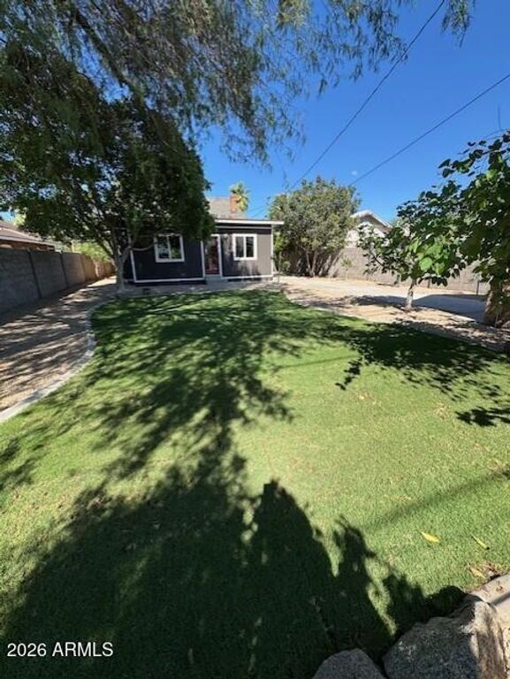 Image 31 of property listing at 1209 E MORELAND Street, Phoenix, AZ 85006