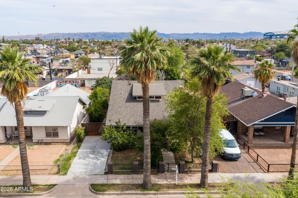 Image 34 of property listing at 1209 E MORELAND Street, Phoenix, AZ 85006