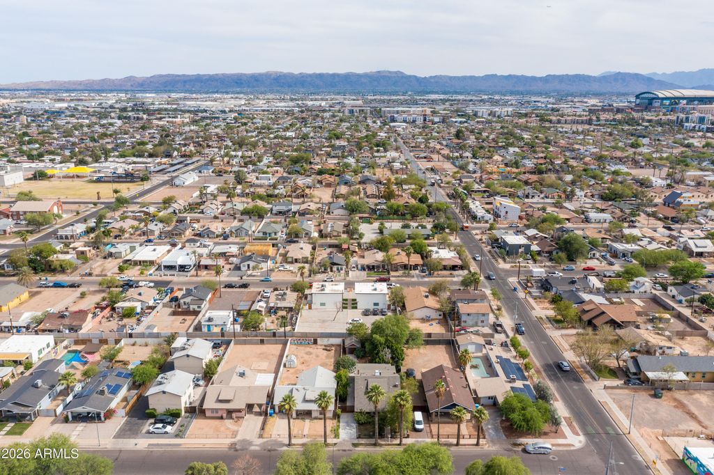 Image 38 of property listing at 1209 E MORELAND Street, Phoenix, AZ 85006