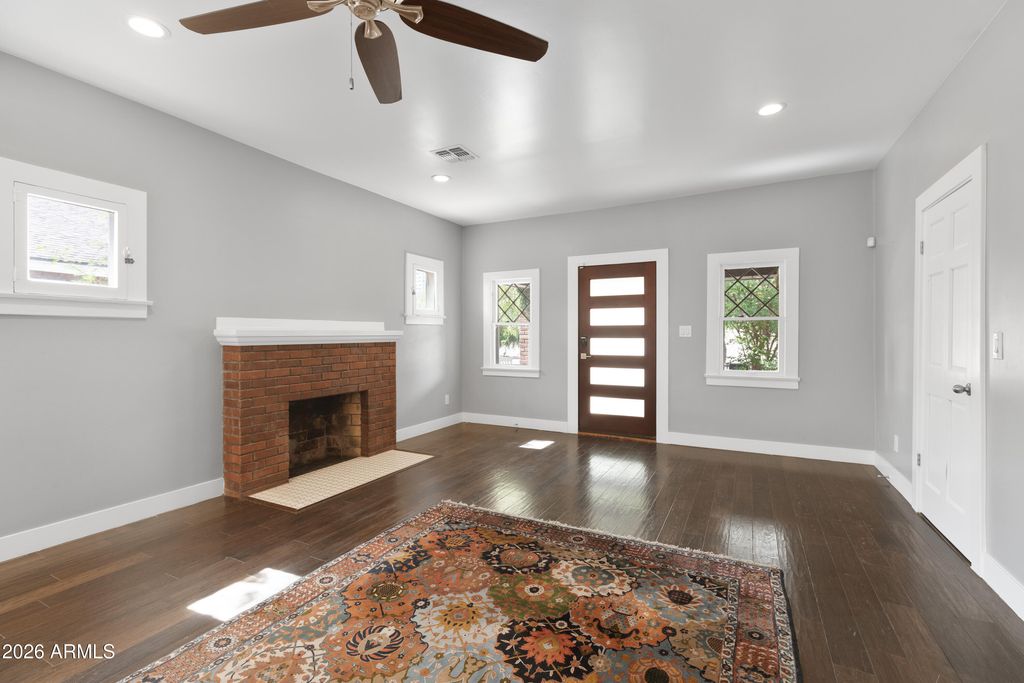 Image 7 of property listing at 1209 E MORELAND Street, Phoenix, AZ 85006