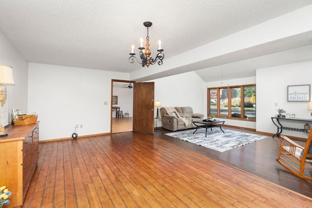 150 FALLING ROCK DR, Stuarts Draft, VA 24477