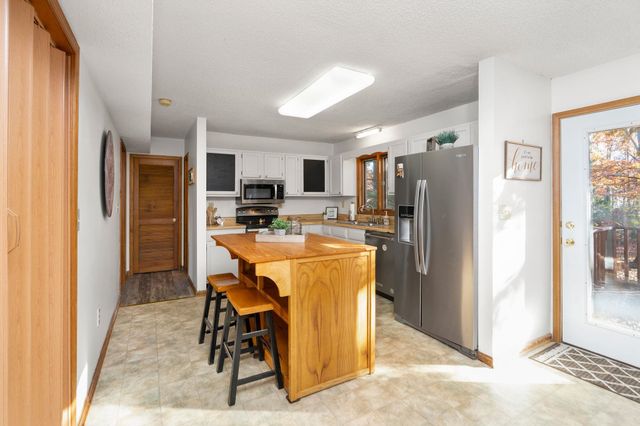 150 FALLING ROCK DR, Stuarts Draft, VA 24477