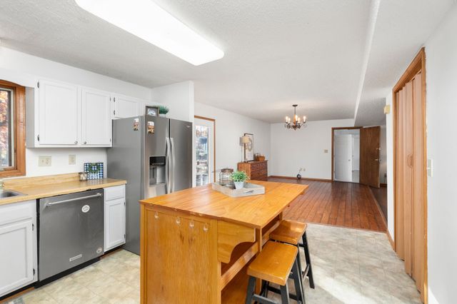 150 FALLING ROCK DR, Stuarts Draft, VA 24477