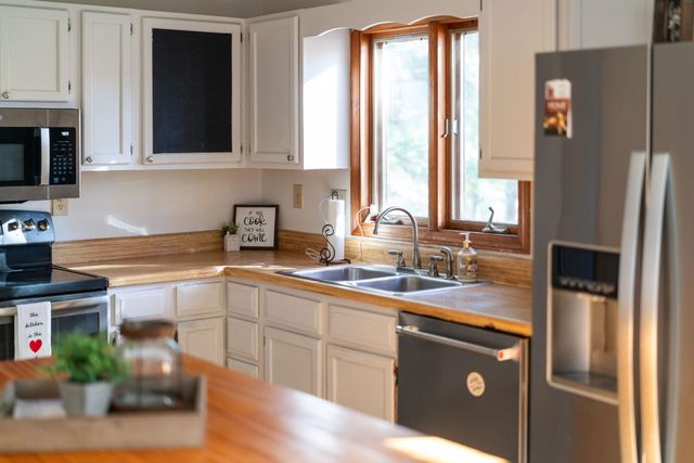 150 FALLING ROCK DR, Stuarts Draft, VA 24477