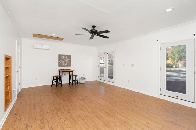 150 FALLING ROCK DR, Stuarts Draft, VA 24477