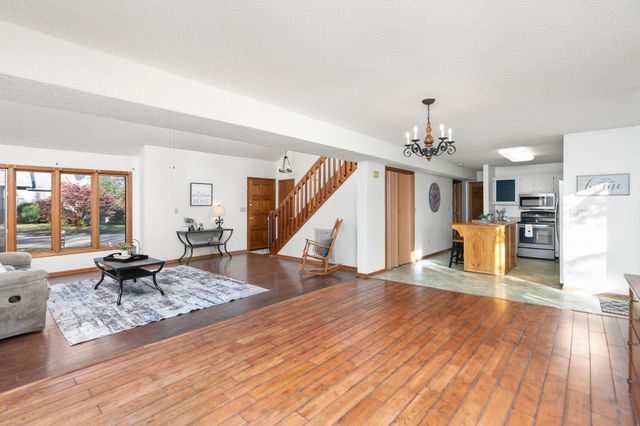 150 FALLING ROCK DR, Stuarts Draft, VA 24477