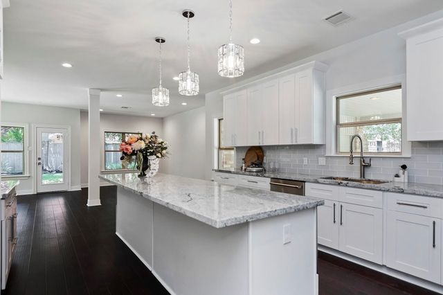 810 Herdsman Drive, Houston, TX 77079