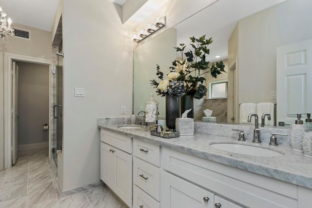 810 Herdsman Drive, Houston, TX 77079
