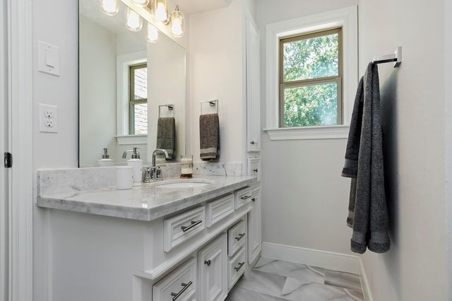810 Herdsman Drive, Houston, TX 77079