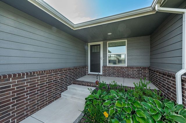 801 Bellows St, Derby, KS 67037