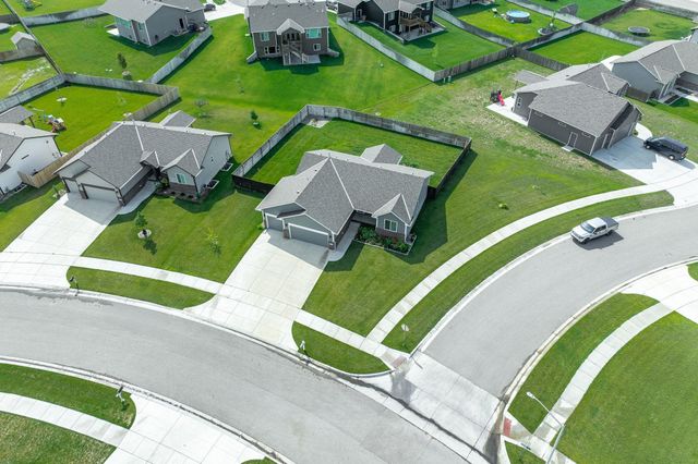 801 Bellows St, Derby, KS 67037