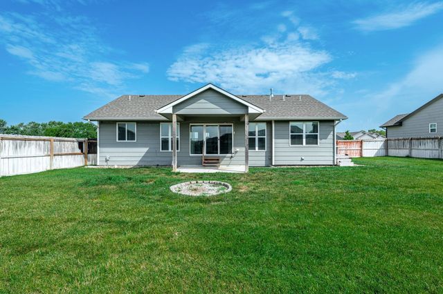 801 Bellows St, Derby, KS 67037