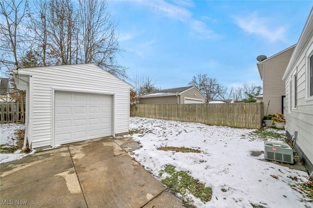 1677 Mapledale Road, Wickliffe, OH 44092