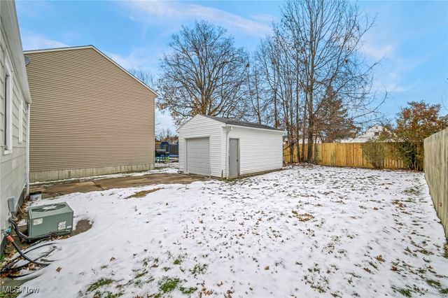 1677 Mapledale Road, Wickliffe, OH 44092