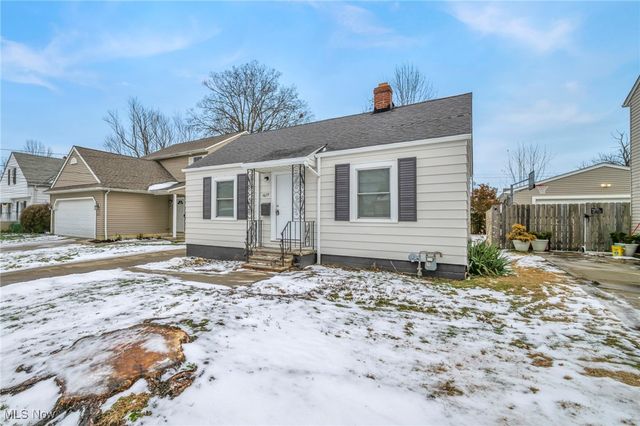 1677 Mapledale Road, Wickliffe, OH 44092