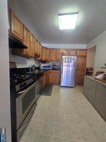 2352 Linwood Avenue 4H, Fort Lee, NJ 07024