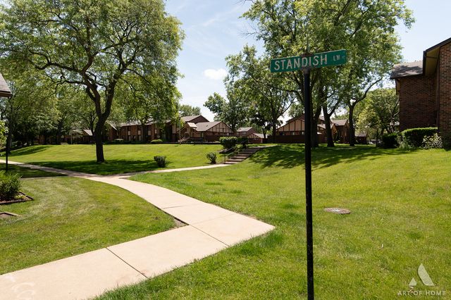 18W101 Standish Lane, Villa Park, IL 60181
