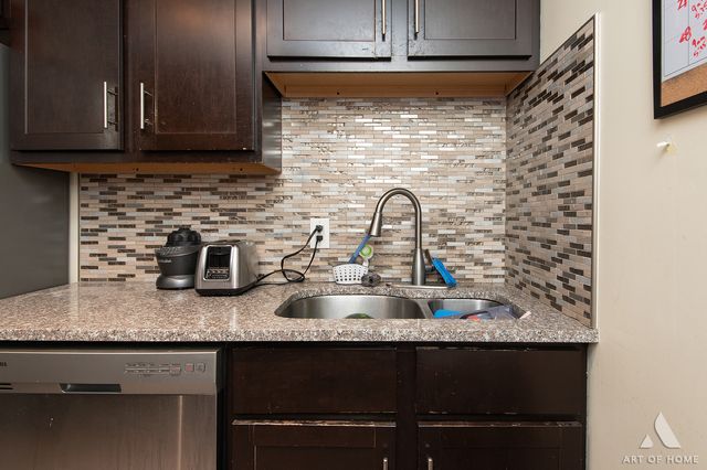 18W101 Standish Lane, Villa Park, IL 60181