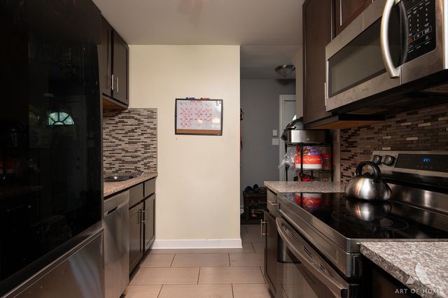 18W101 Standish Lane, Villa Park, IL 60181