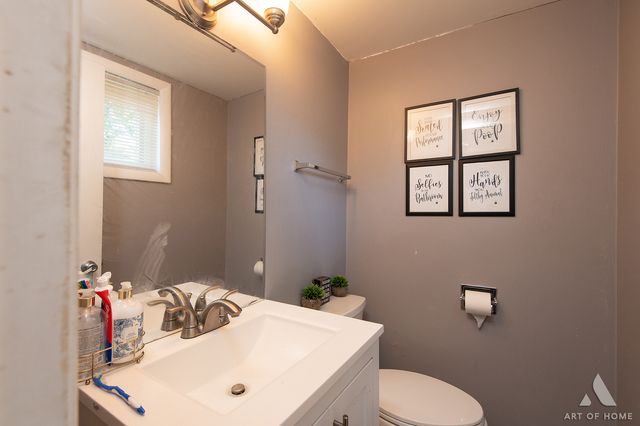 18W101 Standish Lane, Villa Park, IL 60181